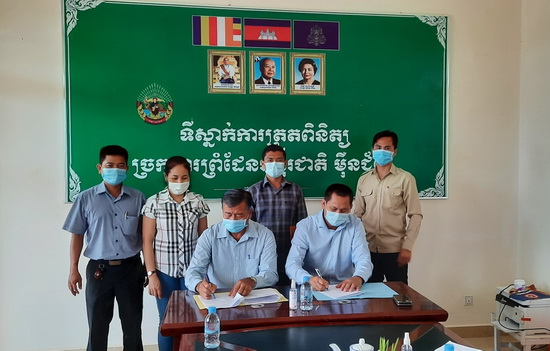 Tây Ninh và Prey Veng: Lắp đặt bảng tên Cầu hữu nghị Tân Nam- Meun Chey
